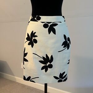 J.Crew The Pencil Skirt SZ 0 Petite White and Black Floral 100% Cotton Lined